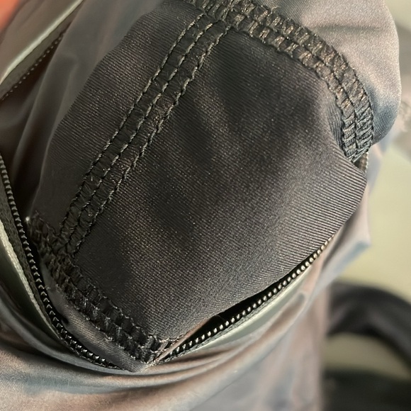 Lululemon Black Running Jacket Size 6 - Picture 6 of 6